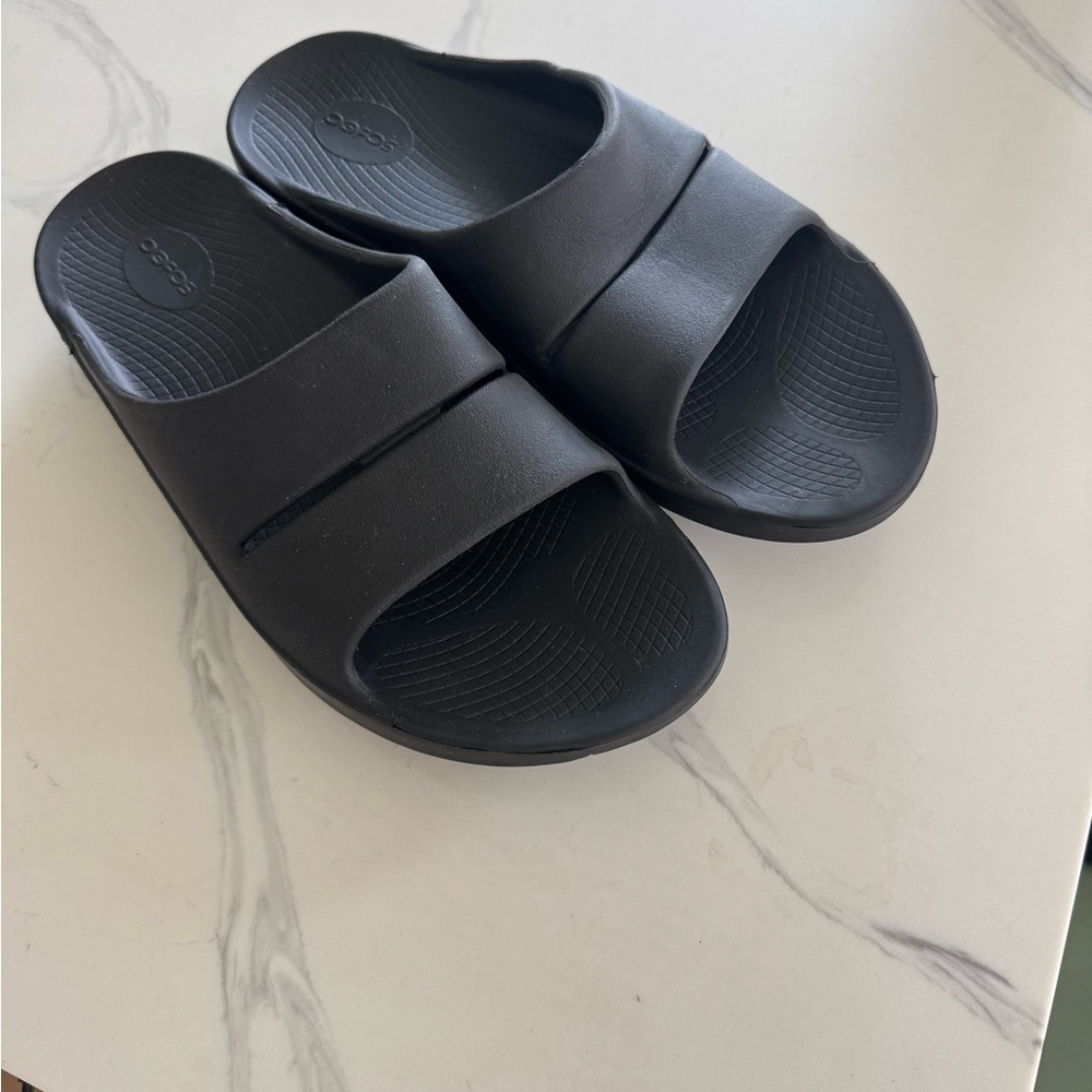 OOFOS Black Slide Sandals